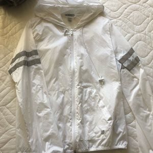 Pack able wind breaker